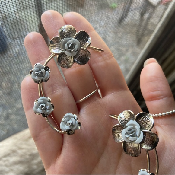 Handmade Silver and Grey Flower Earcuffs - Picture 2 of 3